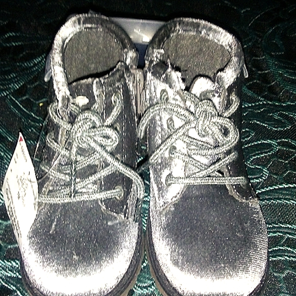 OshKosh children shoe